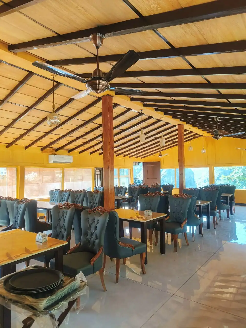 Comfortable Lounge and Sitting Area for Guests